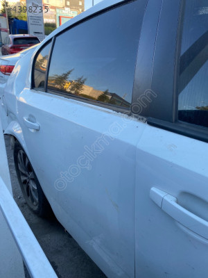 OPEL ASTRA H SEDAN SAĞ ARKA KAPI BEYAZ HATASIZ