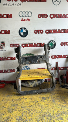 VW Transporter T5 Modeli İçin Çıkma Travers Parçası