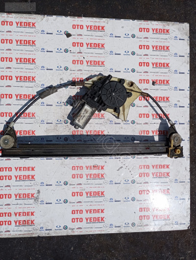 Alfa Romeo 156 sol ön cam krikosu