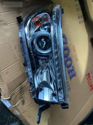 TOYOTA HİLUX SAĞ SOL FAR MERCEKLİ