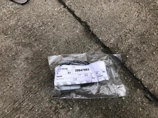 VOLVO XC40 ÖN TAMPON ÇEKİ DEMİR KAPAĞI 39847993
