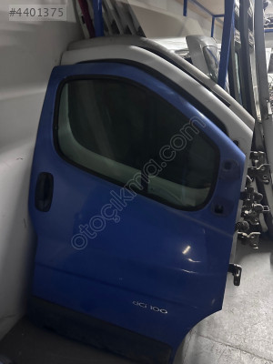 Renault trafic sağ ön kapı
