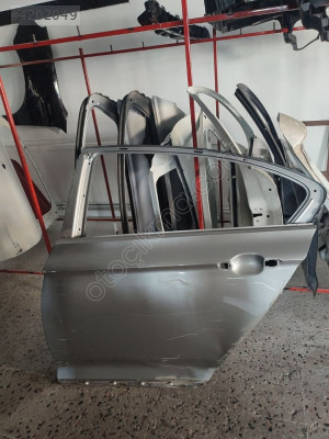 Volkswagen Passat b8 sol arka kapı orjinal çıkma parça