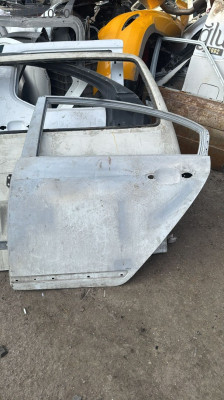 Skoda süper B sol arka kapı