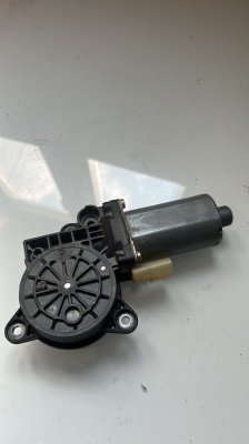 0120921939 ford fiesta sağ ön cam motoru 2002-2009