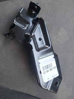 Clio 4 çamurluk baglanti saci 620430255R