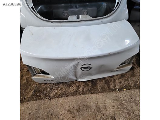 OPEL ASTRA J SEDAN BAGAJ KAPAGİ ORJİNAL ÇİLEK OTO ÇIKMA