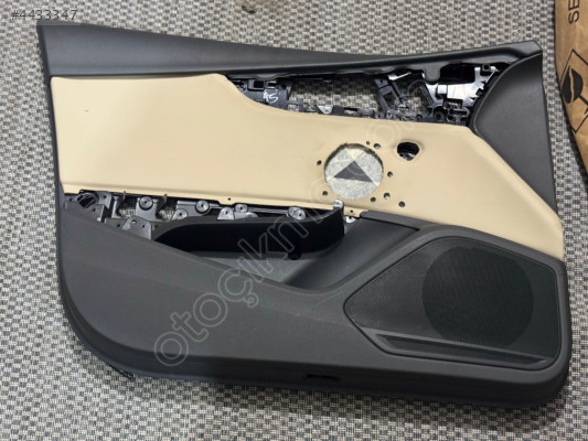 8W0867133 AUDİ A4 KAPI DÖŞEMESİ