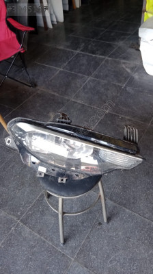 Fiat Egea sağ ön far siyah zemin