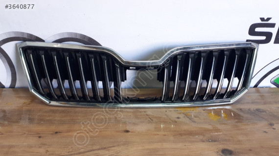 SKODA SUPERB 16-20 Orjinal Çıkma Ön Panjur Parçası