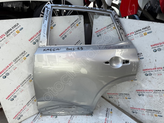 Nissan Kaşgai sol arka kapı (hasarlı ürün)