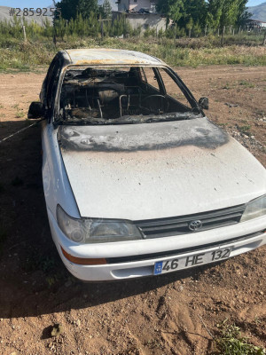 Toyota 101 sağ ön çamurluk