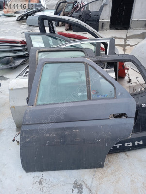 Alfa Romeo 164 sol arka kapı