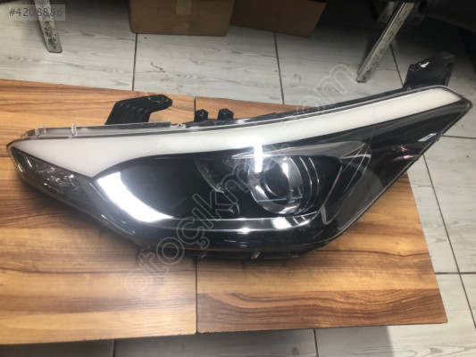 Hundai i20 sol letli far