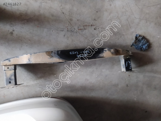 Volkswagen Jetta arka demir 5C6807558