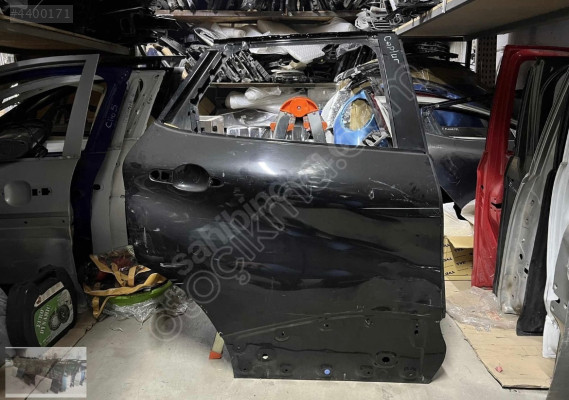 RENAULT CAPTUR SAĞ ARKA KAPI ORJİNAL ÇIKMA