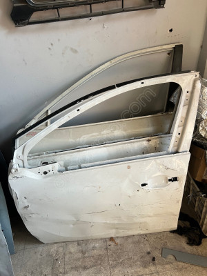 Pevgeout 208 çıkma ön sol kapı beyaz renk