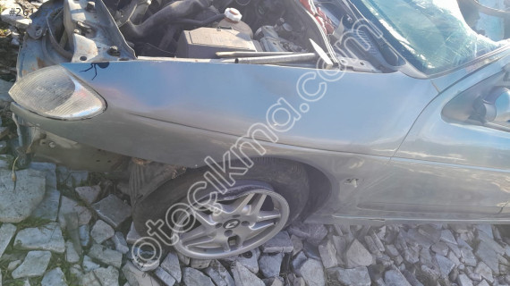 Megane 1 sol ön camurluk yedek parça