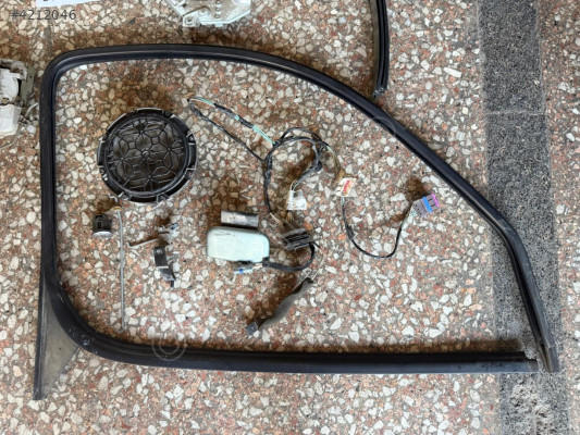 98-08 Peugeot Partner Sağ Ön Kapı Cam Fitili Oluk Lastiği