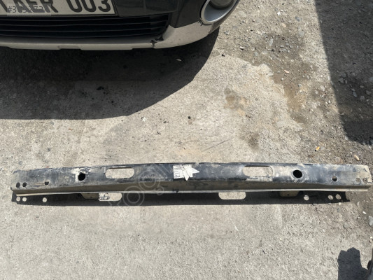 Volkswagen transporter t6 arka tampon demiri çıkma orjinal