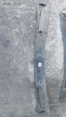 RENAULT TRAFİC ÖN CAM IZGARASI