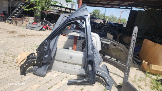 Ford Transit sol ön kapı çerçevesi