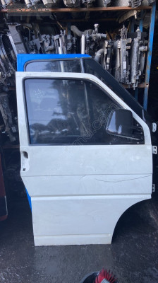 VOLKSWAGEN TRANSPORTER SAĞ ÖN KAPI KONUK OTO