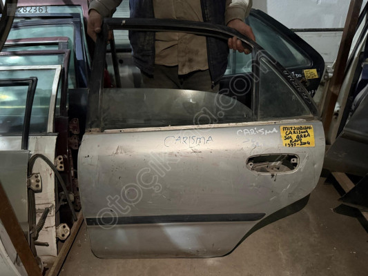 MİTSUBİSHİ CARİSMA SOL ARKA KAPI DOLU 96-03 MODEL ORJİNAL