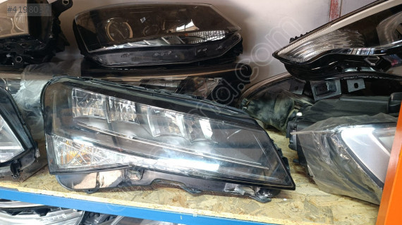 Skoda Super  2020 23 sağ far 18 k hatasız