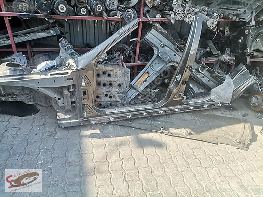 MERCEDES W212 SOL ÖN ÇEYREK MARŞPİYEL ORTA DİREK HATASIZ