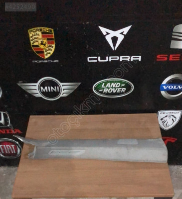 4K8867234J AUDİ A7 SAĞ ÖN DİREK KAPLAMASI