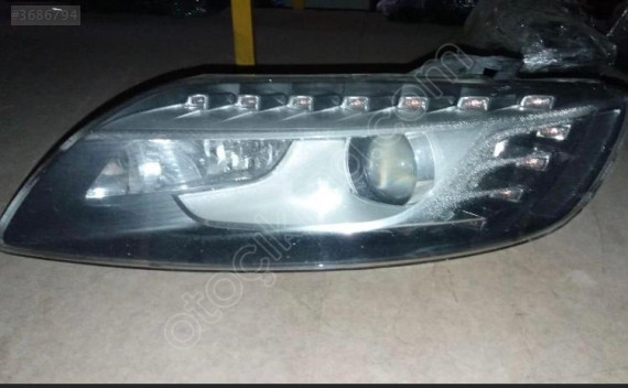 AUDI Q7 Modeli İçin Çıkma Sol Far Parçası