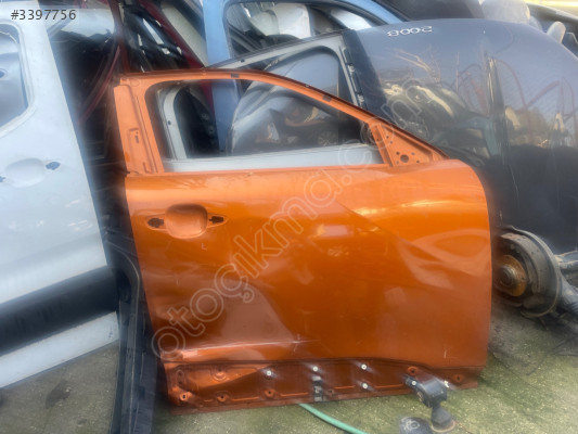 Peugeot 2008 sağ ön kapı