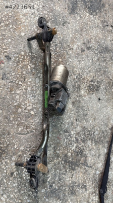 2010-2016 RENAULT FLUENCE ÖN CAM SİLGİ MOTORU ORJ ÇIKMA