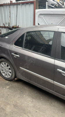 Renault Laguna 2 sağ arka kapı 2003-2008