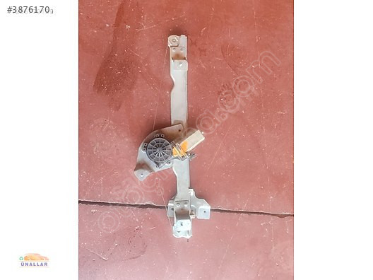 Dacia Duster Sağ Ön Cam Krikosu - Ünallar Çıkma Yedek Parça