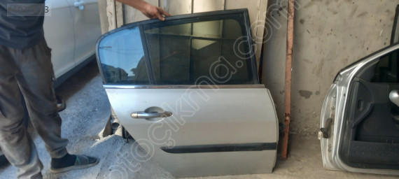Megane 2 dolu sağ arka kapı