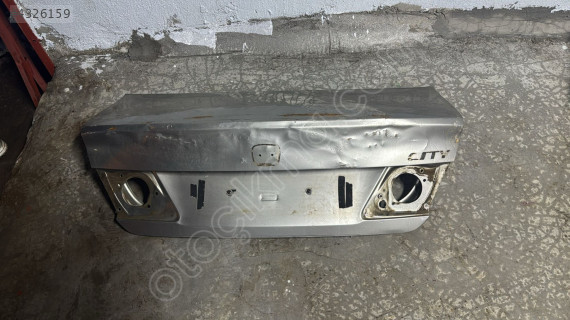 Honda city bagaj kapağı