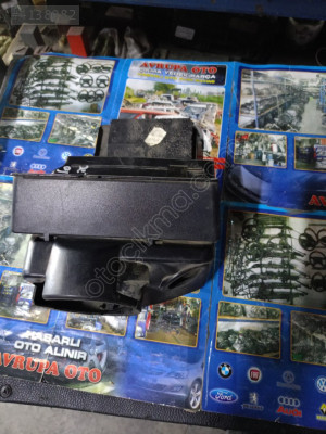 Polo Classic sinyal ve silgeç kolu plastiği (boyun plastiği)