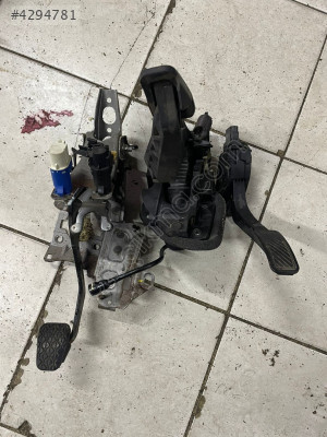 COURİER PEDAL TAKIMI ORJİNALL ÇIKMA PARÇAA