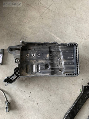 Volkswagen Tiguan Akü Alt Plastiği Orjinal Çıkma