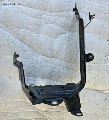 4M0821161B AUDİ Q7 2018 SOL ÇAMURLUK BAĞLANTI BRAKETİ