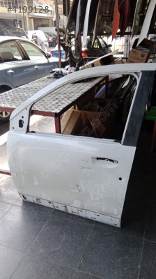 Dokker Model Dacia için Sol Ön Kapı - Çıkma Parça