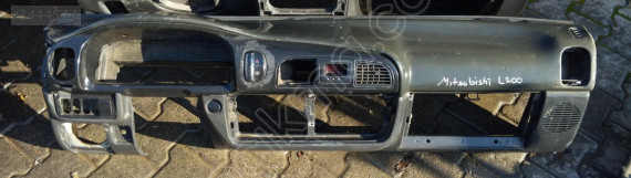 mitsubishi L200göğüslük