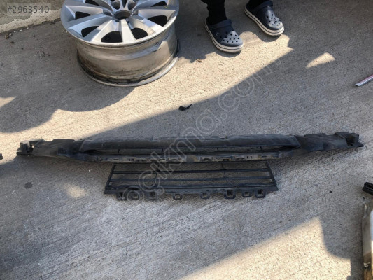 BMW 3 SERİ F30 LCİ ÖN TAMPON ORTA IZGARA 51117386152