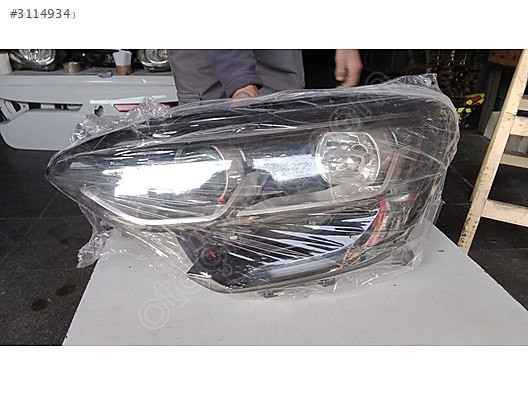 Renault Megane4 siyah zeminli sol far 5.000 TL