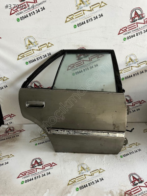 TOYOTA CORONA ST171  SAĞ ARKA KAPI