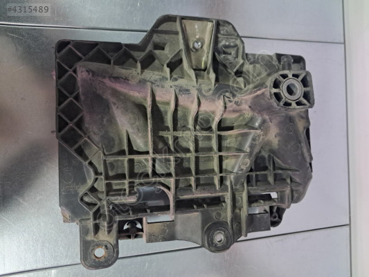 POLO AKÜ ALT BRAKETİ 6Q0915331D