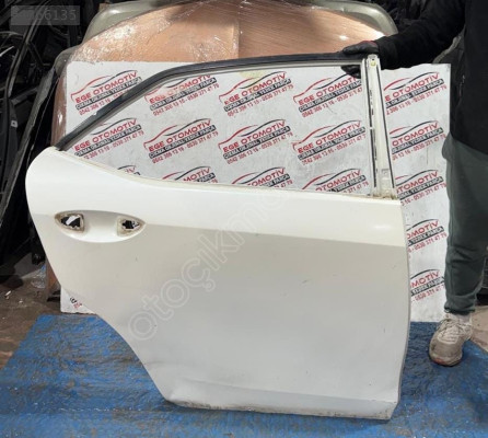 2013/2018 TOYOTA COROLLA BEYAZ SAĞ ARKA KAPI ORJINAL