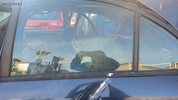 mitsubishi carisma sol arka kapı camı